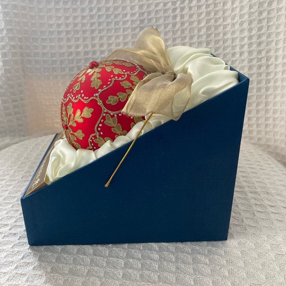 Collectors Series Oversized Red Christmas Ball Ornament With Gold Trim ONS - Picture 5 of 5
